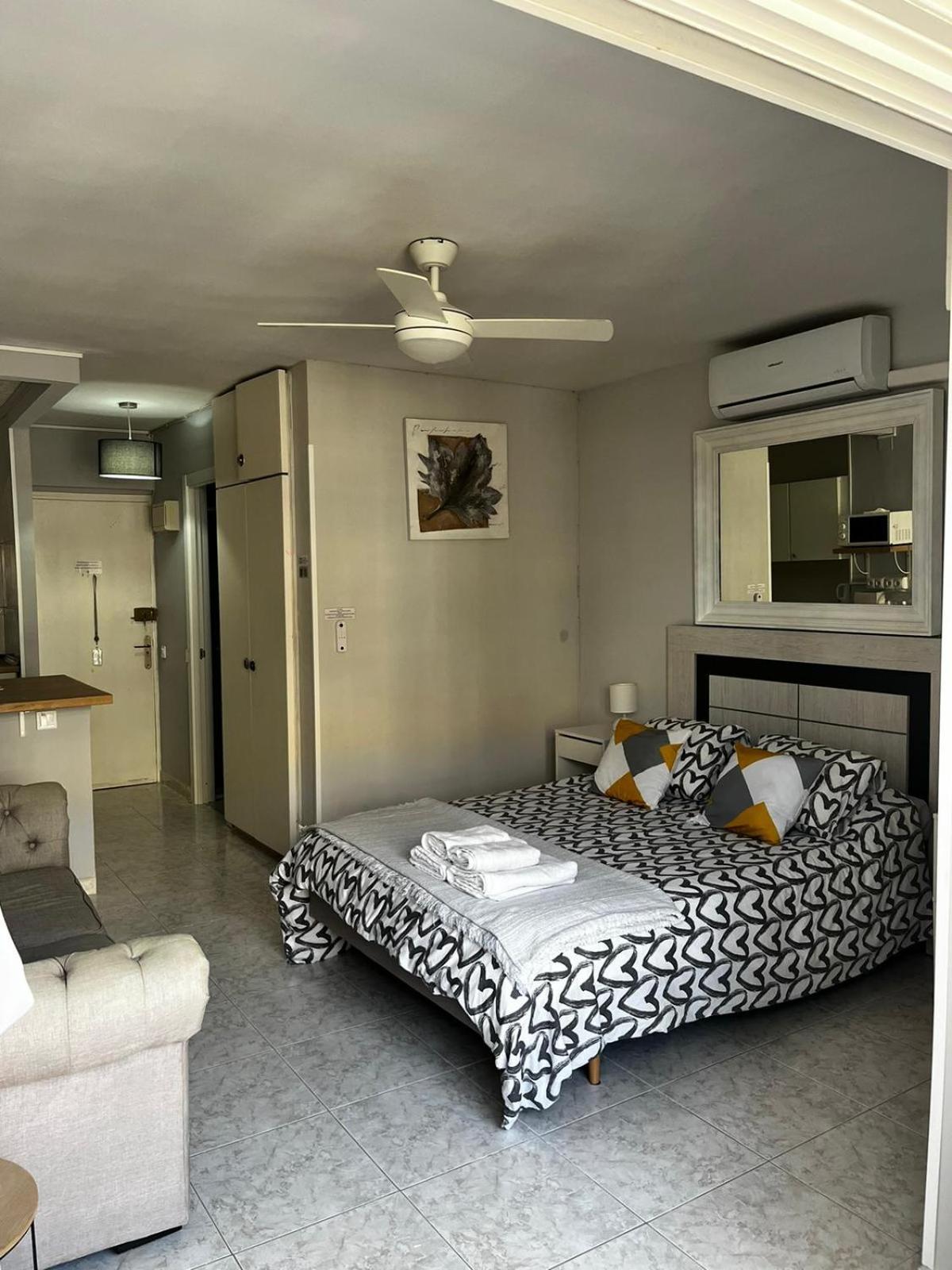 Encantador Estudio Con Piscina بينالماذينا المظهر الخارجي الصورة